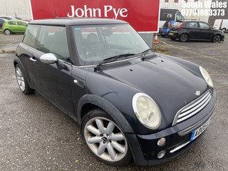 Location: South Wales - 2005 MINI MINI COOPER 3 Door Hatchback REG: AD05LYX, Keys: No, MOT Expiry date: 16/02/2025, 1598 Petrol, 5 Speed Manual Petrol, Former Keepers: 12