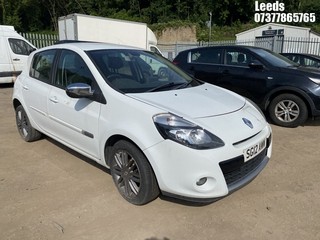 Location: Leeds - 2012 RENAULT CLIO DYNAMIQUE TOMTOM 16V 5 Door Hatchback REG: SG12AWW, Keys: No, MOT Expiry date: 23-06-2025, 1149 Petrol, 5 Speed Manual Petrol, Former Keepers: 4