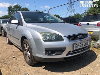 Location: Mitcham - 2006 FORD FOCUS ZETEC CLIMATE 116 5 Door Hatchback REG: EF55EOV, Keys: Yes, MOT Expiry date: 08/09/2025, 1596 Petrol, 5 Speed Manual Petrol, Former Keepers: 5