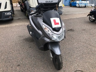 Location: Mitcham - 2011 HONDA WW 125 EX2-A Motorcycle REG: LB60YBZ, Keys: No, MOT Expiry date: 08/11/2024, 125 Petrol, Automatic, Former Keepers: 11