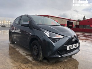 Location: Edinburgh - 2019 TOYOTA AYGO X-PLAY VVT-I 5 Door Hatchback REG: SO19YNK, Keys: No, MOT Expiry date: 11/07/2024, 998 Petrol, 5 Speed Manual Petrol, Former Keepers: 1