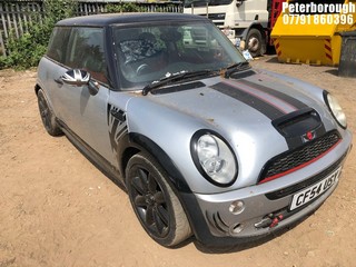 Location: Peterborough - 2004 MINI MINI COOPER 3 Door Hatchback REG: CF54USY, Keys: No, MOT Expiry date: 03/02/2025, 1598 Petrol, 6 Speed Manual Petrol, Former Keepers: 6