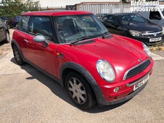 Location: Brentwood - 2002 MINI MINI ONE 3 Door Hatchback REG: ME02YYF, Keys: No, MOT Expiry date: 20.05.2025, 1598 Petrol, 5 Speed Manual Petrol, Former Keepers: 6