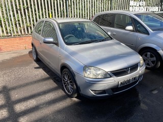 Location:  Hayes - 2006 VAUXHALL CORSA DESIGN TWINPORT 3 Door Hatchback REG: ND06TWL, Keys: No, MOT Expiry date: 19/10/2025, 1229 Petrol, 5 Speed Manual Petrol, Former Keepers: 5