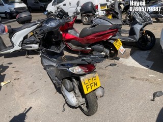 Location:  Hayes - 2015 PIAGGIO FLY 125 3V Scooter REG: LF15FFN, Keys: No, MOT Expiry date: 15/12/2022, 124 Petrol, AUTOMATIC, Former Keepers: 5