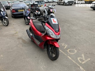 Location:  Hayes - 2015 HONDA WW 125 EX2-F Motorcycle REG: RK15TUV, Keys: No, MOT Expiry date: 13/06/2024, 125 Petrol, automatic, Former Keepers: 13