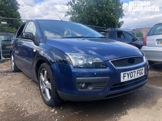 Location: Mitcham - 2007 FORD FOCUS ZETEC CLIMATE 5 Door Hatchback REG: FY07FGC, Keys: No, MOT Expiry date: 10/06/2025, 1596 Petrol, 5 Speed Manual Petrol, Former Keepers: 6