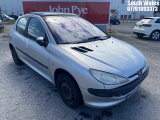 Location: South Wales - 2003 PEUGEOT 206 5 Door Hatchback REG: RX03NXP, Keys: No, MOT Expiry date: 16/11/2024, 1360 Petrol, 5 SPEED MANUAL, Former Keepers: 5