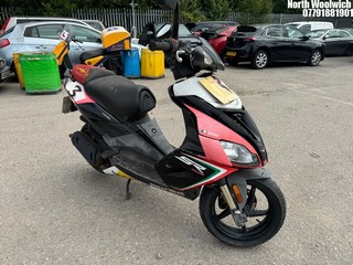 Location: North Woolwich - 2014 APRILIA SR 50 FACTORY Scooter REG: WM14FUG, Keys: No, MOT Expiry date: 28/07/2021, 49 Petrol, AUTOMATIC, Former Keepers: 3