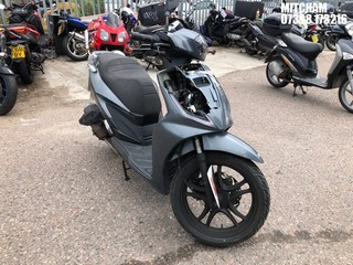 Location: Mitcham - 2023 SINNIS CONNECT 125 Motorcycle REG: GU23MVK, Keys: No, MOT Expiry date: 01/03/2026, 125 Petrol, Automatic, Former Keepers: 1