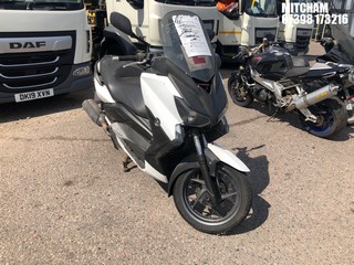 Location: Mitcham - 2014 YAMAHA YP 125 R-XMAX Scooter REG: RF14BGU, Keys: No, MOT Expiry date: 13/03/2024, 124 Petrol, Automatic, Former Keepers: 4