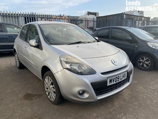 Location: Leeds - 2009 RENAULT CLIO DYNAMIQUE DCI 5 Door Hatchback REG: MV09LHX, Keys: No, MOT Expiry date: 22-04-2025, 1461 Diesel, 5 Speed Manual Diesel, Former Keepers: 5
