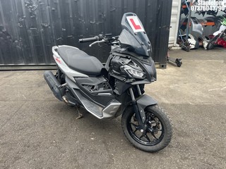 Location: Stapleford - 2022 APRILIA SR GT 125 Scooter REG: MW22TWF, Keys: No, MOT Expiry date: 05/11/2024, 125 Petrol, , Former Keepers: 1