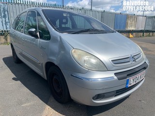 Location: Belvedere - 2004 CITROEN XSARA PICASSO DESIRE 2 Estate REG: LY04NXR, Keys: No, MOT Expiry date: 30/06/2026, 1587 Petrol, 5 Speed Manual Petrol, Former Keepers: 4