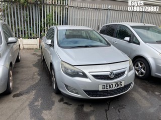Location: Hayes - 2010 VAUXHALL ASTRA SRI 5 Door Hatchback REG: DE10XMS, Keys: No, MOT Expiry date: 28/05/2025, 1598 Petrol, 5 Speed Manual Petrol, Former Keepers: 3