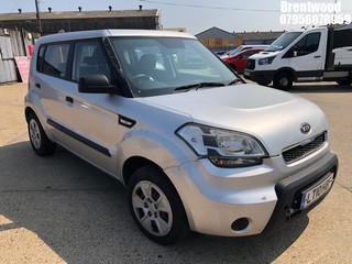 Location: Brentwood - 2010 KIA SOUL 1 5 Door Hatchback REG: LT10HBF, Keys: No, MOT Expiry date: 13.03.2026, 1591 Petrol, 5 Speed Manual Petrol, Former Keepers: 5
