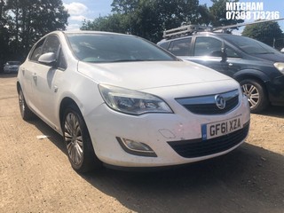Location: Mitcham - 2011 VAUXHALL ASTRA EXCITE 5 Door Hatchback REG: GF61XZA, Keys: No, MOT Expiry date: 07/08/2025, 1598 Petrol, 5 Speed Manual Petrol, Former Keepers: 5
