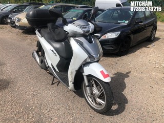 Location: Mitcham - 2019 HONDA SH 125 AD-K Motorcycle REG: LJ69XNN, Keys: No, MOT Expiry date: 12/03/2026, 125 Petrol, Automatic , Former Keepers: 6