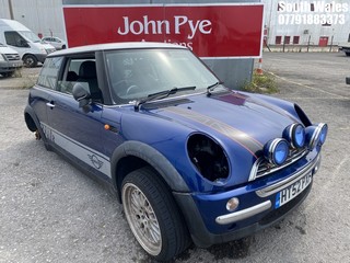Location: South Wales - 2003 MINI MINI COOPER 3 Door Hatchback REG: HT52PXF, Keys: No, MOT Expiry date: 14/04/2025, 1598 Petrol, 5 Speed Manual Petrol, Former Keepers: 4