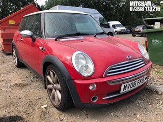 Location: Mitcham - 2006 MINI MINI COOPER 3 Door Hatchback REG: MV06FKO, Keys: No, MOT Expiry date: 29/10/2025, 1598 Petrol, 5 Speed Manual Petrol, Former Keepers: 5