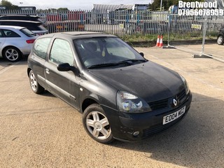Location: Brentwood - 2004 RENAULT CLIO DYNAMIQUE 16V 3 Door Hatchback REG: EO04MGZ, Keys: No, MOT Expiry date: 21.03.2025, 1598 Petrol, 5 Speed Manual Petrol, Former Keepers: 3