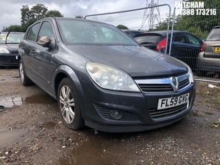 Location: Mitcham - 2009 VAUXHALL ASTRA DESIGN 5 Door Hatchback REG: FL59GVG, Keys: No, MOT Expiry date: 09/02/2025, 1598 Petrol, 5 Speed Manual Petrol, Former Keepers: 2