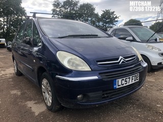 Location: Mitcham - 2007 CITROEN XSARA PICASSO DESIRE 16V Estate REG: LC57FDE, Keys: No, MOT Expiry date: 06/07/2022, 1587 Petrol, 5 Speed Manual Petrol, Former Keepers: 2