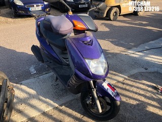 Location: Mitcham - 2004 YAMAHA NXC 125 CYGNUS Scooter REG: LJ04UNB, Keys: No, MOT Expiry date: 16/01/2020, 124 Petrol, Automatic, Former Keepers: 3