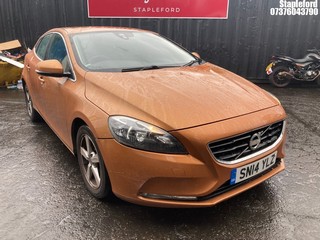 Location: Stapleford - 2014 VOLVO V40 SE D2 5 Door Hatchback REG: SN14YLZ, Keys: Yes, MOT Expiry date: 22/12/2025, 1560 Diesel, 6 Speed Manual Diesel, Former Keepers: 6