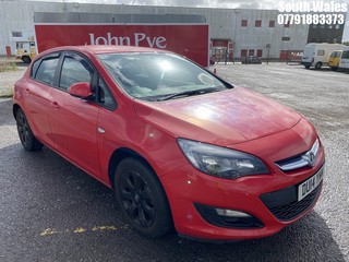 Location: South Wales - 2014 VAUXHALL ASTRA DESIGN 5 Door Hatchback REG: DU14YNM, Keys: No, MOT Expiry date: 30/10/2024, 1398 Petrol, 5 Speed Manual Petrol, Former Keepers: 5