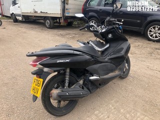 Location: Mitcham - 2012 HONDA WW 125 EX2-A Motorcycle REG: FD61HUV, Keys: No, MOT Expiry date: 28/09/2022, 125 Petrol, AUTOMATIC, Former Keepers: 13
