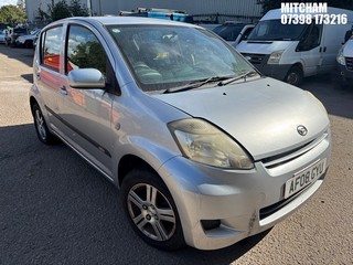 Location: Mitcham - 2008 DAIHATSU SIRION SE 5 Door Hatchback REG: AF08GYU, Keys: No, MOT Expiry date: 04/05/2025, 998 Petrol, 5 Speed Manual Petrol, Former Keepers: 8