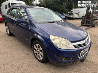 Location: Mitcham - 2007 VAUXHALL ASTRA DESIGN AUTO 5 Door Hatchback REG: LG57FYS, Keys: No, MOT Expiry date: 31/01/2026, 1796 Petrol, 4 Speed Auto Petrol, Former Keepers: 6