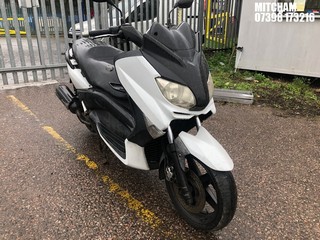 Location: Mitcham - 2014 YAMAHA YP 125 R-XMAX Scooter REG: EY14VMJ, Keys: No, MOT Expiry date: 10/01/2025, 124 Petrol, AUTOMATIC, Former Keepers: 8
