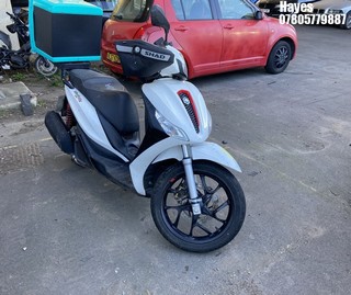 Location: Hayes - 2021 PIAGGIO MEDLEY 125 S Scooter REG: LD71YRW, Keys: No, MOT Expiry date: 19/10/2024, 125 Petrol, AUTOMATIC, Former Keepers: 1
