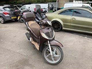 Location: Hayes - 2009 HONDA SH 125-8 Motorcycle REG: LB09OHS, Keys: No, MOT Expiry date: 14/06/2025, 125 Petrol, Automatic, Former Keepers: 11