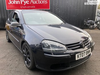 Location: Stapleford - 2007 VOLKSWAGEN GOLF TDI S 3 Door Hatchback REG: KT07BWN, Keys: Yes, MOT Expiry date: 30/05/2025, 1896 Diesel, 5 Speed Manual Diesel, Former Keepers: 13