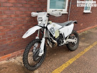Location: Birmingham - 2025 HUSQVARNA TE 300 PRO 2025 MOTORCYCLE REG: VK25UJV, 293CC PETROL, , Former Keepers: 0, Keys: No, MOT Expiry date: