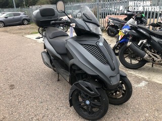 Location: Mitcham - 2014 PIAGGIO MP3 300 YOURBAN SPORT LT Passenger Tricycle REG: LD14YMM, Keys: No, MOT Expiry date: 29/11/2023, 278 Petrol, AUTOMATIC, Former Keepers: 2