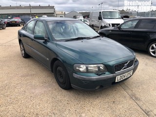 Location: Brentwood - 2004 VOLVO S60 D5 SE AUTO 4 Door Saloon REG: LD04UYC, Keys: No, MOT Expiry date: 13/08/2025, 2401 Diesel, 5 Speed Auto Diesel, Former Keepers: 6