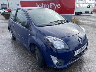 Location: South Wales - 2008 RENAULT TWINGO EXTREME 60 3 Door Hatchback REG: LJ08GNV, Keys: No, MOT Expiry date: 01/12/2024, 1149 Petrol, 5 Speed Manual Petrol, Former Keepers: 12