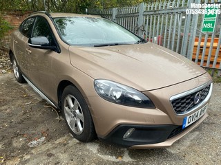 Location: Manchester - 2014 VOLVO V40 CROSS COUNTRY SE D2 5 Door Hatchback REG: OV14AHP, 1560cc Diesel, 6 Speed Manual Diesel, Former Keepers: 2, Keys: No, MOT Expiry date: 07/08/2026