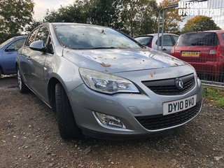 Location: Mitcham - 2010 VAUXHALL ASTRA SE 5 Door Hatchback REG: DY10BVO, Keys: No, MOT Expiry date: 25/10/2025, 1598 Petrol, 5 Speed Manual Petrol, Former Keepers: 5