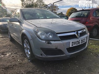 Location: Mitcham - 2006 VAUXHALL ASTRA LIFE AUTO 5 Door Hatchback REG: DV06DGO, Keys: No, MOT Expiry date: 14/04/2026, 1796 Petrol, 4 Speed Auto Petrol, Former Keepers: 11