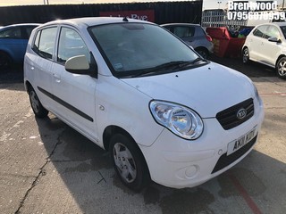 Location: Brentwood - 2011 KIA PICANTO 1 5 Door Hatchback REG: AK11KDV, Keys: No, MOT Expiry date: 17/10/2024, 999 Petrol, 5 Speed Manual Petrol, Former Keepers: 3