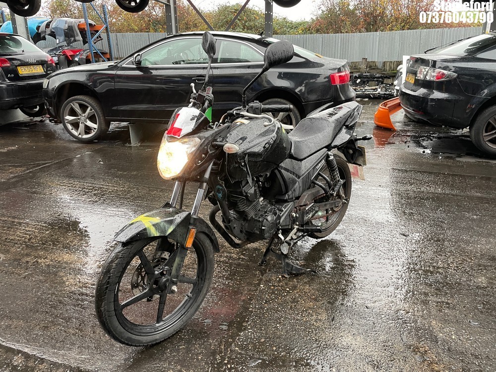 Location: Stapleford - 2018 YAMAHA YS 125 Motorcycle REG: WP18KVS, Keys: Yes, MOT Expiry date: 06/11/2025, 125 Petrol,, Former Keepers: 3