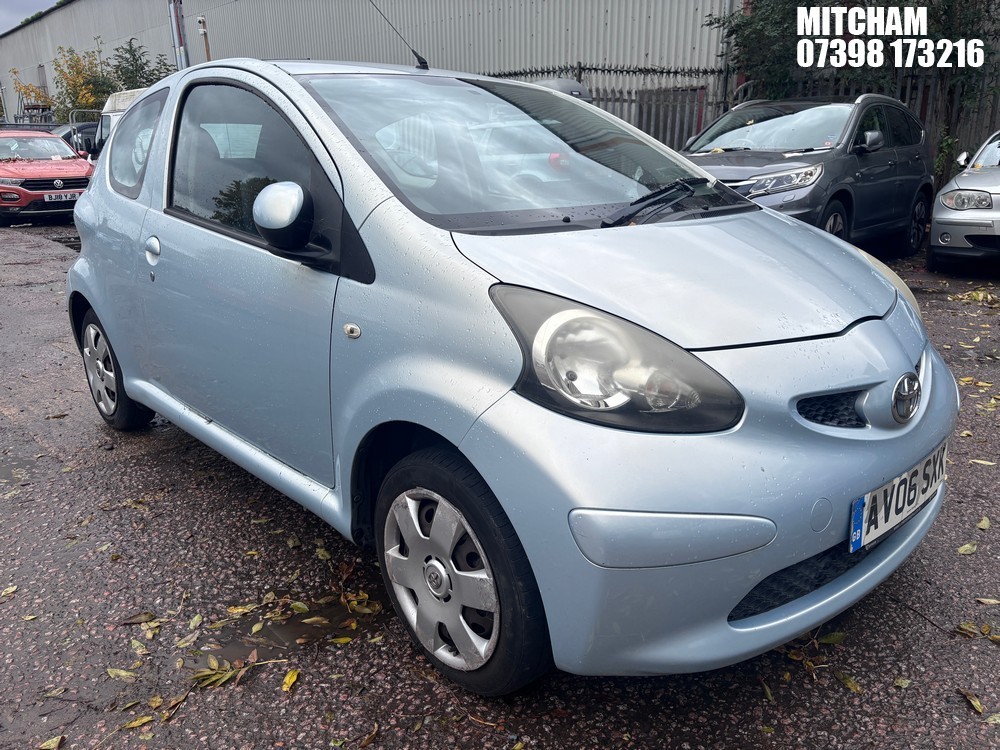Location: Mitcham - 2006 TOYOTA AYGO+ VVT-I 3 Door Hatchback REG: AV06SXK, Keys: No, MOT Expiry date: 19/03/2026, 998 Petrol, 5 Speed Manual Petrol, Former Keepers: 5