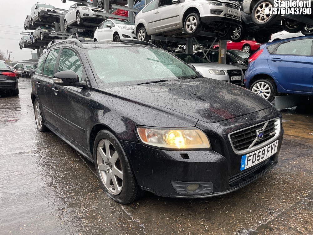 Location: Stapleford - 2010 VOLVO V50 R-DESIGN D DRIVE Estate REG: FD59FVY, Keys: Yes, MOT Expiry date: 15/04/2026, 1560 Diesel, 5 Speed Manual Diesel, Former Keepers: 8