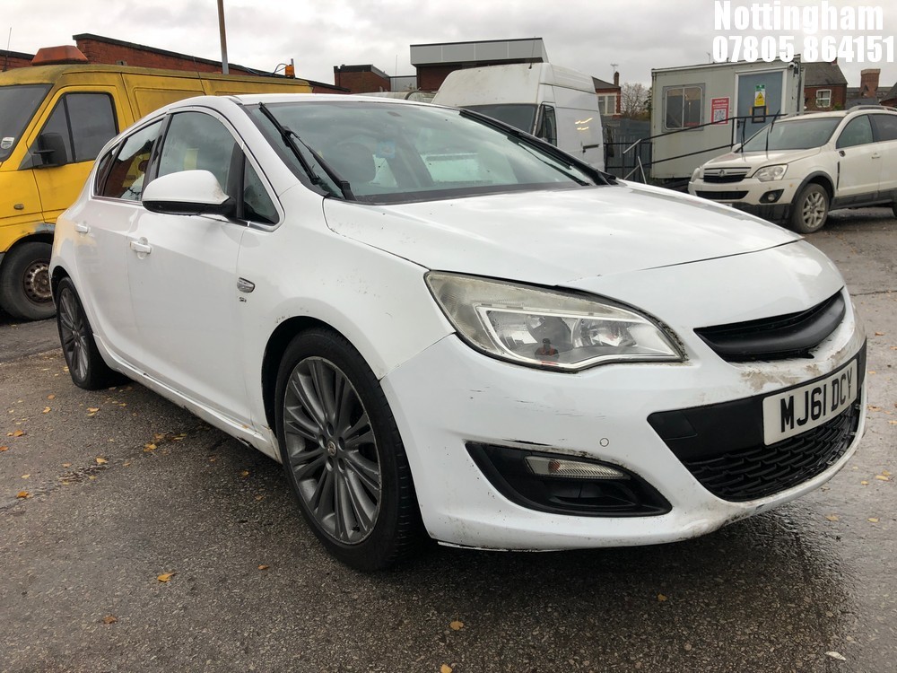 Location: Nottingham - 2011 VAUXHALL ASTRA SRI VX-LINE 5 Door Hatchback REG: MJ61DCY, Keys: No, MOT Expiry date: 24/03/2026, 1598 Petrol, 5 Speed Manual Petrol, Former Keepers: 11