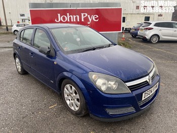 Location: South Wales - 2004 VAUXHALL ASTRA CLUB CDTI 5 Door Hatchback REG: DS04VYM, Keys: No, MOT Expiry date: 10-09-2023, 1686 Diesel, 5 Speed Manual Diesel, Former Keepers: 4
